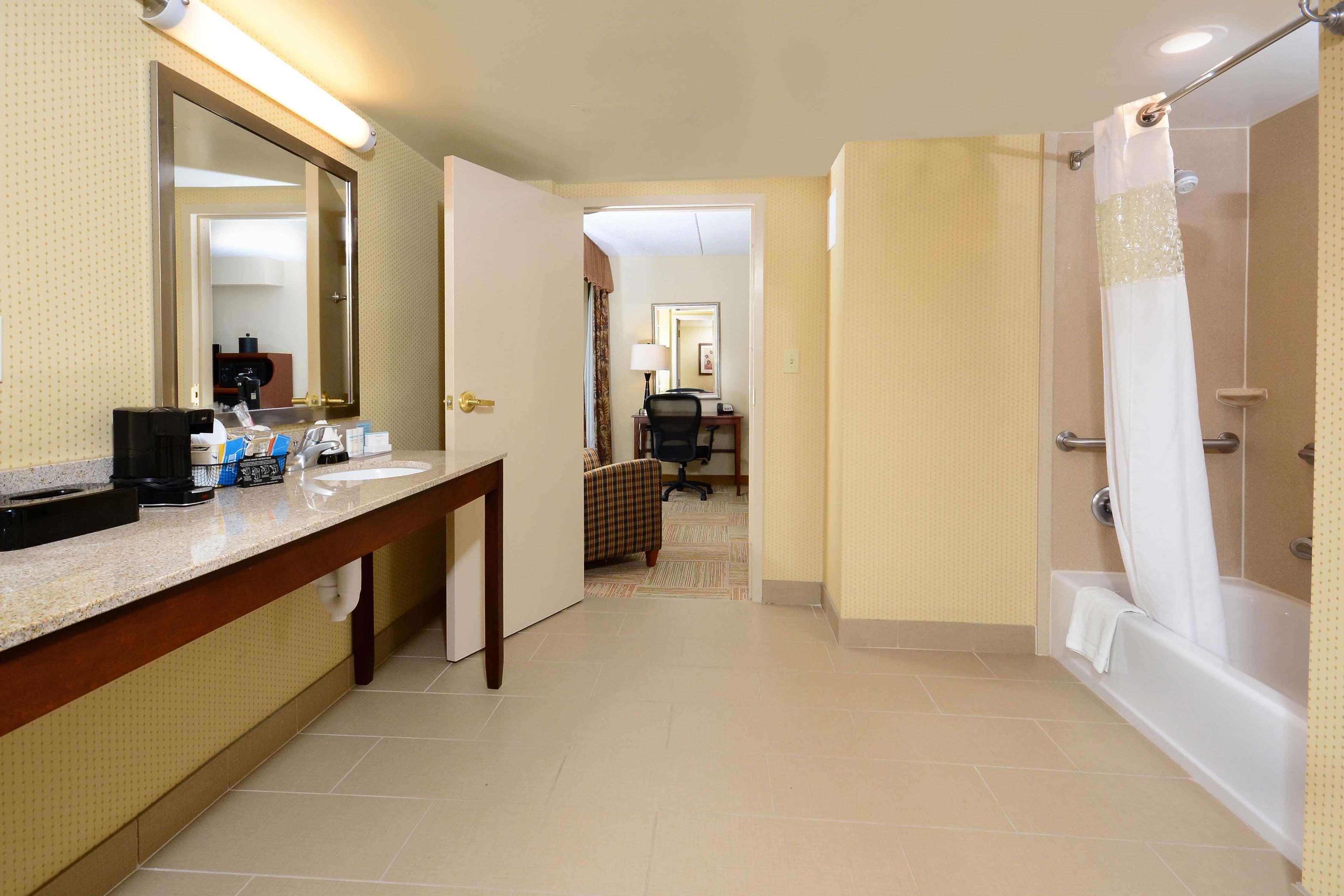 Hampton Inn Raleigh Capital Blvd North Buitenkant foto