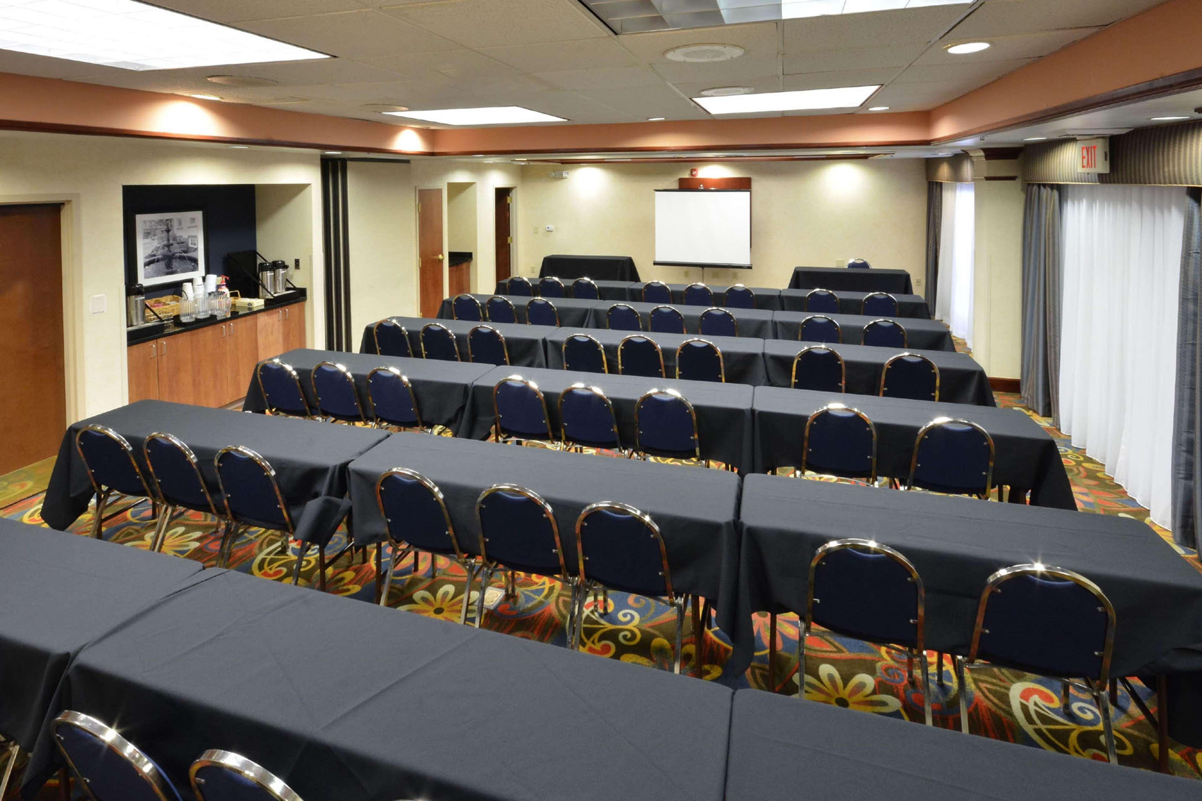 Hampton Inn Raleigh Capital Blvd North Buitenkant foto