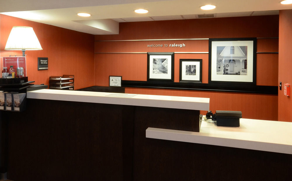 Hampton Inn Raleigh Capital Blvd North Buitenkant foto