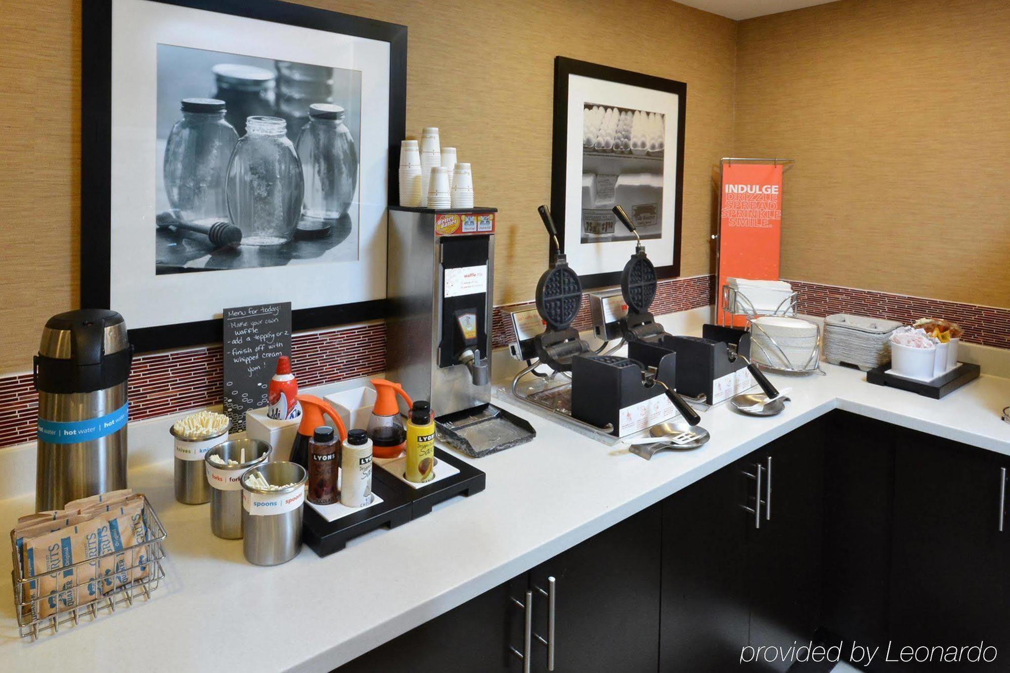 Hampton Inn Raleigh Capital Blvd North Buitenkant foto