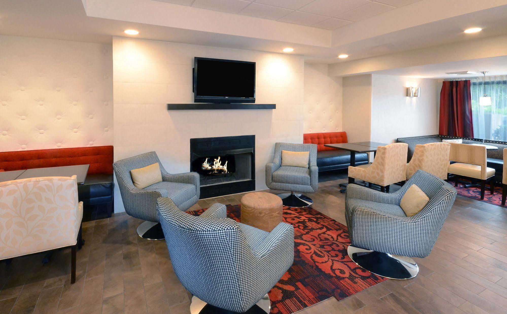 Hampton Inn Raleigh Capital Blvd North Buitenkant foto